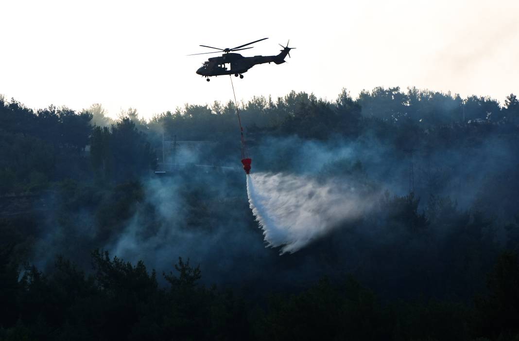 Bornova’daki orman yangını 23 saat sonra kontrol altına alındı 44